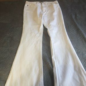 Nwt Judy Blue white flares. Size 13/31